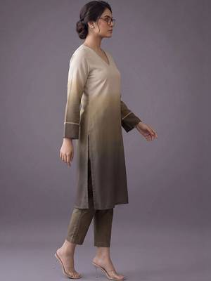 women ombre regular thread work kurta with trousers 7