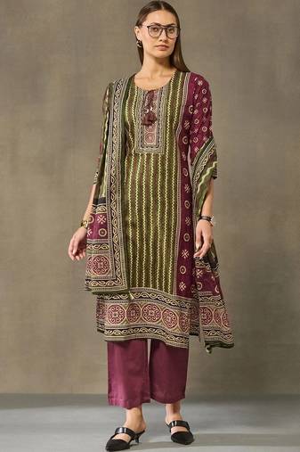 women ethnic motifs printed regular cotton kurta with trousers & with dupatta