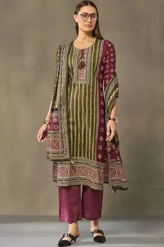women ethnic motifs printed regular cotton kurta with trousers & with dupatta