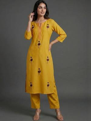 women ethnic motifs embroidered regular thread work kurta with trousers 1