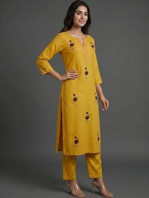 women ethnic motifs embroidered regular thread work kurta with trousers 6