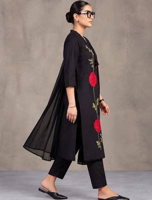 women floral embroidered regular thread work cotton kurta with trousers & with dupatta 2