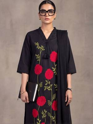 women floral embroidered regular thread work cotton kurta with trousers & with dupatta 5