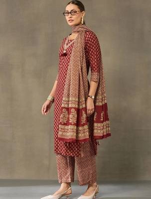 women ethnic motifs printed regular cotton kurta with palazzos & with dupatta 2