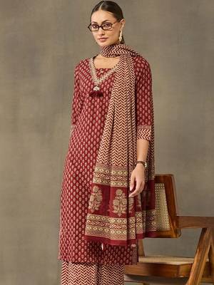 women ethnic motifs printed regular cotton kurta with palazzos & with dupatta 4