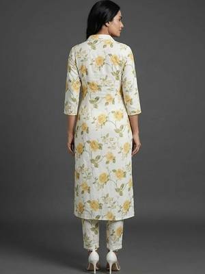 women floral printed regular kurta with trousers 4