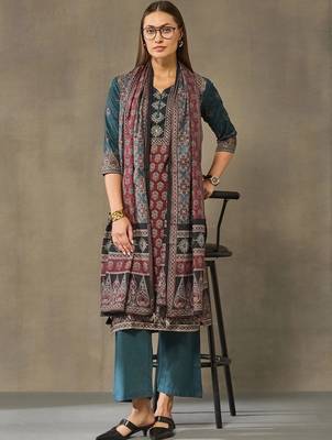 women ethnic motifs printed regular cotton kurta with palazzos & with dupatta 6