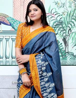 grey floral ikat saree 4