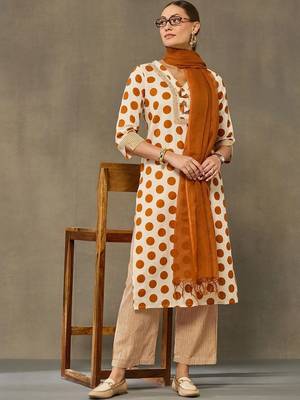women printed regular cotton kurta with palazzos & with dupatta 4