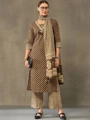 women ethnic motifs printed regular cotton kurta with palazzos & with dupatta 1