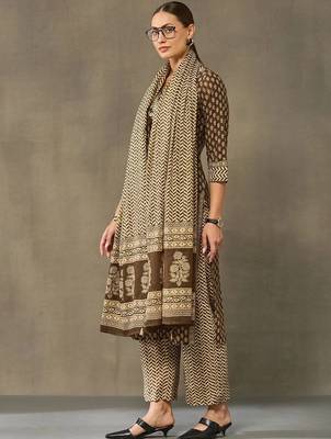 women ethnic motifs printed regular cotton kurta with palazzos & with dupatta 2