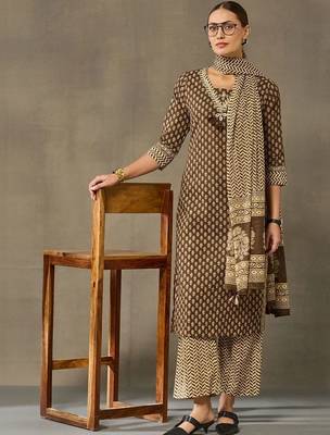 women ethnic motifs printed regular cotton kurta with palazzos & with dupatta 4