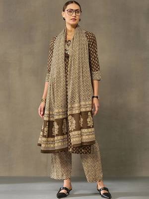 women ethnic motifs printed regular cotton kurta with palazzos & with dupatta 5