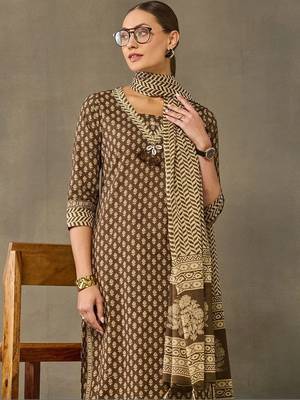 women ethnic motifs printed regular cotton kurta with palazzos & with dupatta 6
