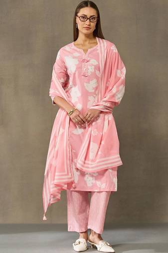 women floral printed regular cotton kurta with trousers & with dupatta