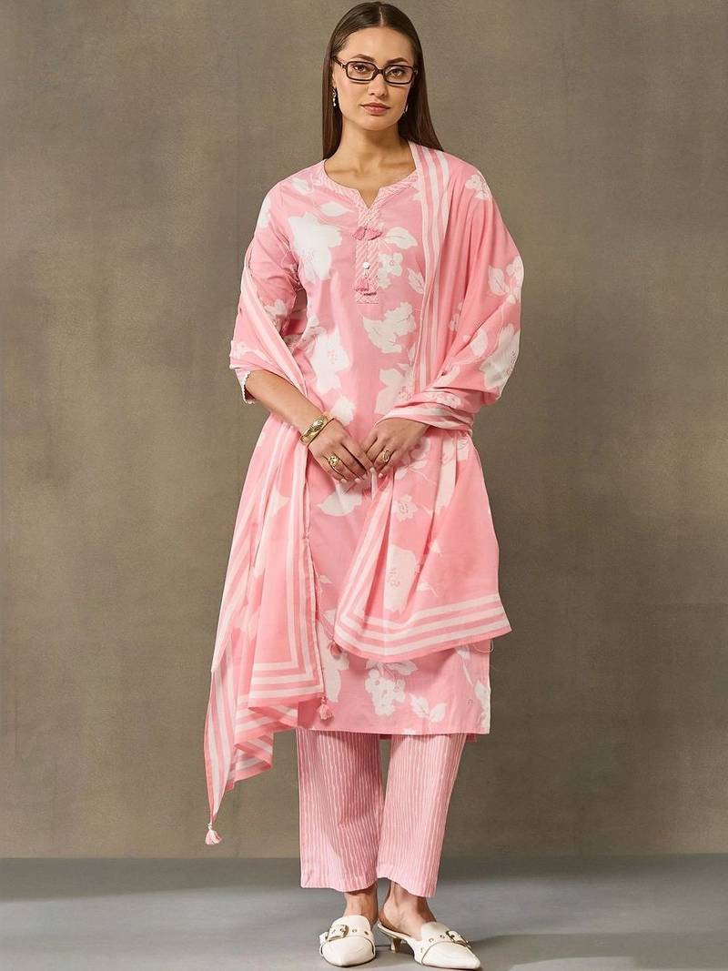 women floral printed regular cotton kurta with trousers & with dupatta