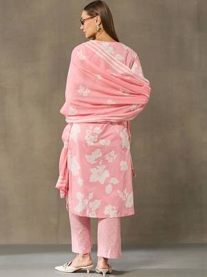 women floral printed regular cotton kurta with trousers & with dupatta 3