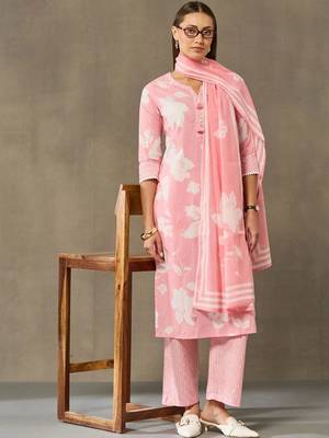 women floral printed regular cotton kurta with trousers & with dupatta 4