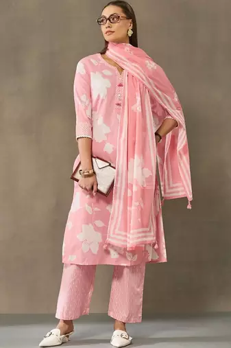 women floral printed regular cotton kurta with trousers & with dupatta