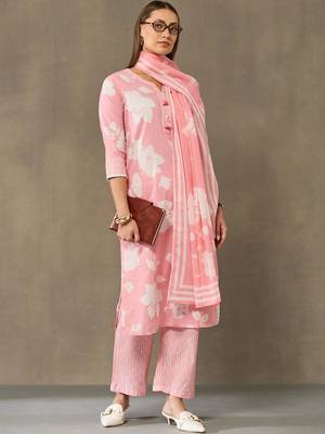 women floral printed regular cotton kurta with trousers & with dupatta 6