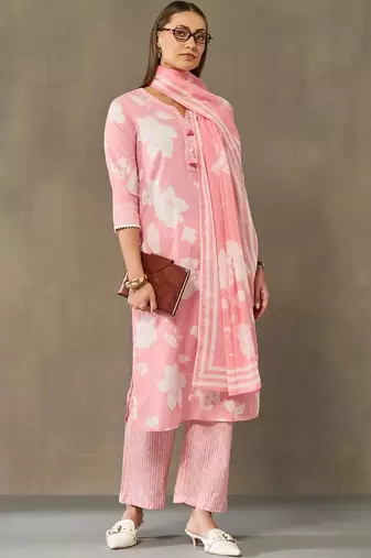 women floral printed regular cotton kurta with trousers & with dupatta