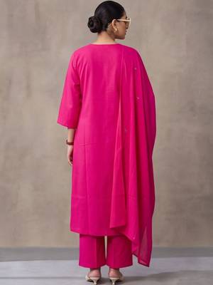 women ethnic thread work cotton kurta with trousers & with dupatta 3