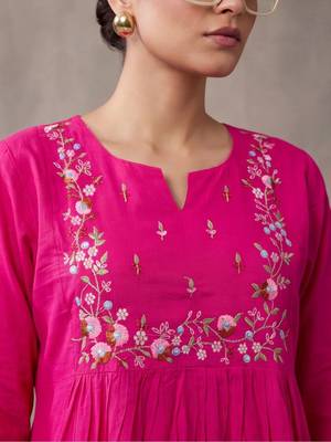 women ethnic thread work cotton kurta with trousers & with dupatta 4