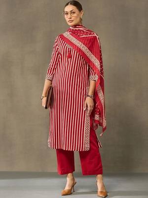 women printed regular cotton kurta with trousers & with dupatta 1
