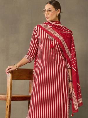 women printed regular cotton kurta with trousers & with dupatta 6