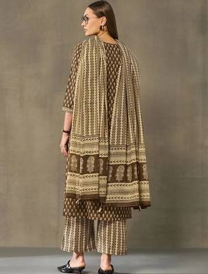 women printed regular cotton kurta with palazzos & with dupatta 3