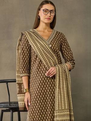 women printed regular cotton kurta with palazzos & with dupatta 4