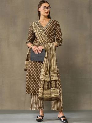 women printed regular cotton kurta with palazzos & with dupatta 5