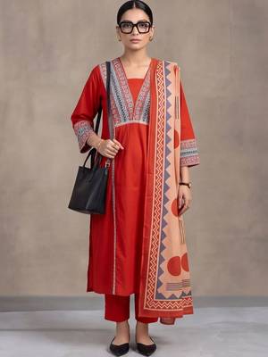 women ethnic motifs printed regular cotton kurta with trousers & with dupatta 1