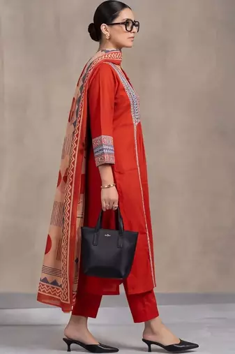 women ethnic motifs printed regular cotton kurta with trousers & with dupatta