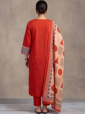 women ethnic motifs printed regular cotton kurta with trousers & with dupatta 3