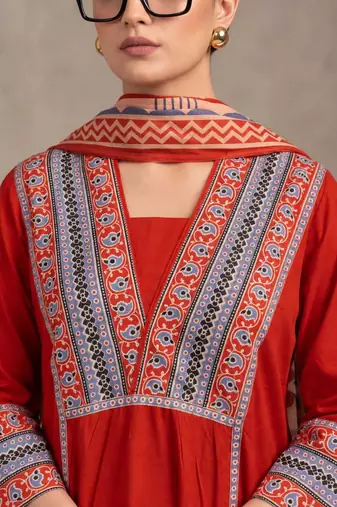 women ethnic motifs printed regular cotton kurta with trousers & with dupatta