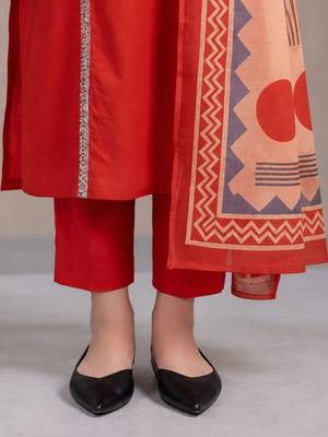 women ethnic motifs printed regular cotton kurta with trousers & with dupatta 7