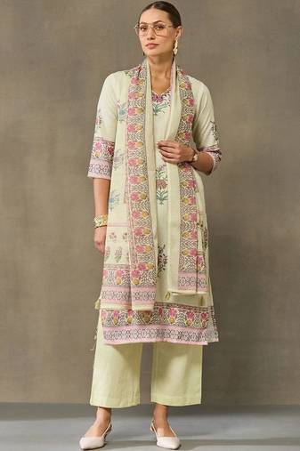 women floral printed regular kurta with trousers & with dupatta
