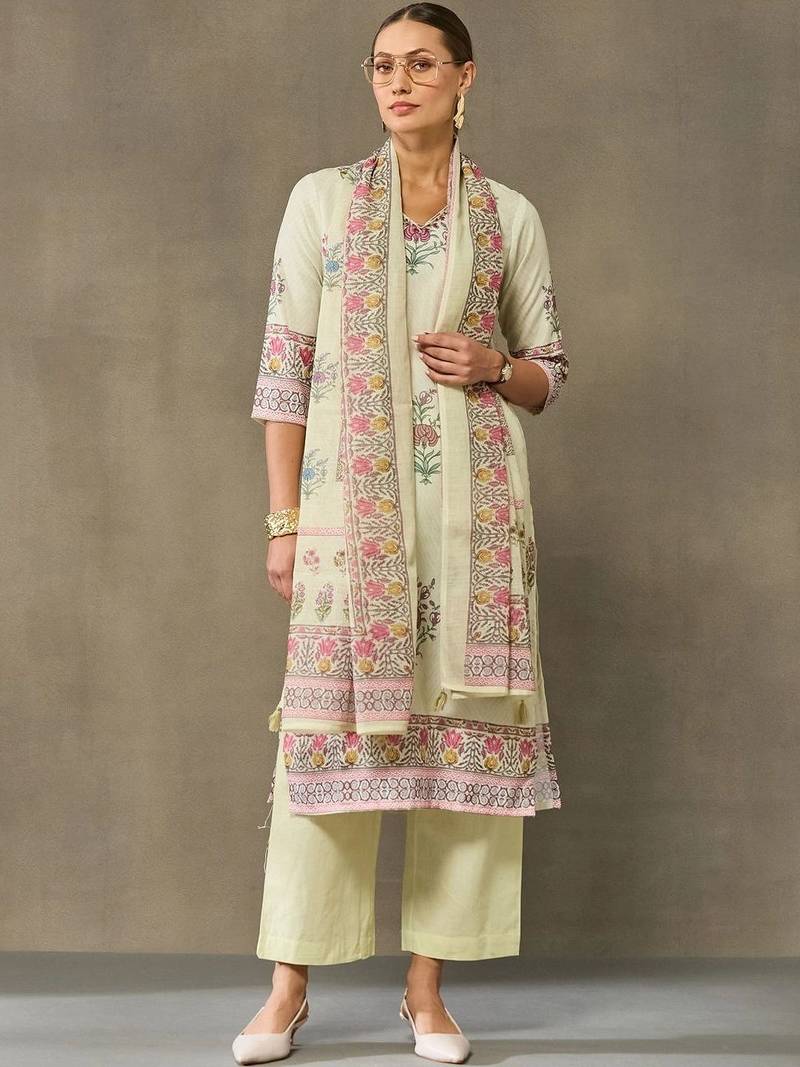 women floral printed regular kurta with trousers & with dupatta