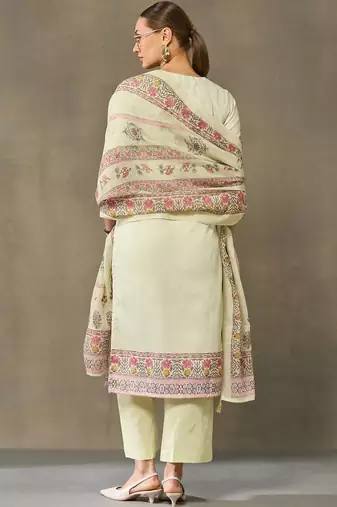 women floral printed regular kurta with trousers & with dupatta