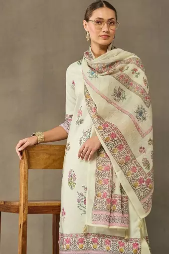 women floral printed regular kurta with trousers & with dupatta