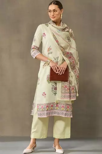 women floral printed regular kurta with trousers & with dupatta