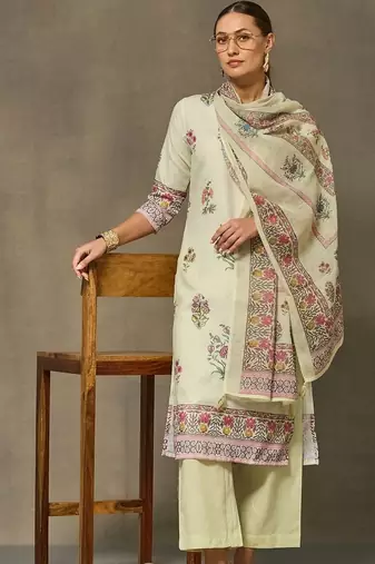 women floral printed regular kurta with trousers & with dupatta