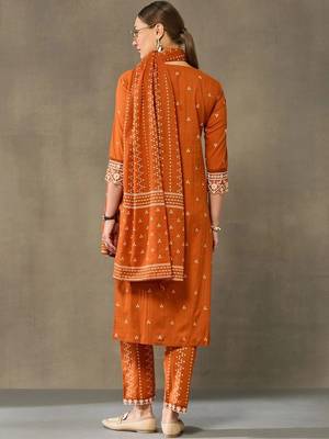 women ethnic motifs embroidered regular thread work cotton kurta with trousers & with dupatta 3