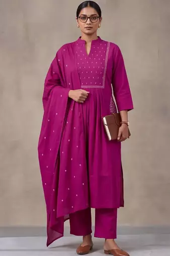 women floral embroidered regular thread work cotton kurta with trousers & with dupatta