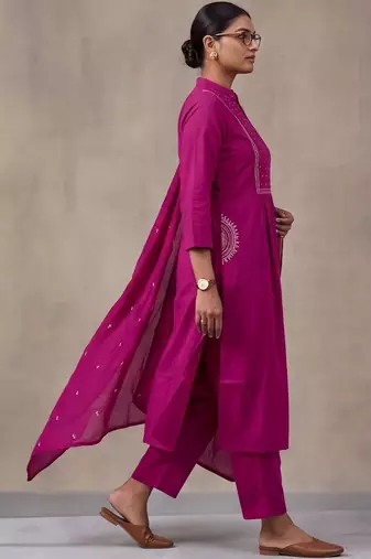 women floral embroidered regular thread work cotton kurta with trousers & with dupatta