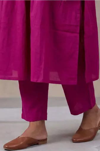 women floral embroidered regular thread work cotton kurta with trousers & with dupatta
