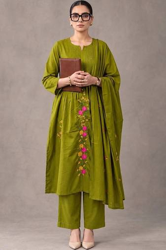 women floral embroidered empire thread work cotton kurta with trousers & with dupatta