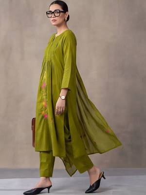 women floral embroidered empire thread work cotton kurta with trousers & with dupatta 2