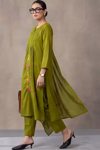women floral embroidered empire thread work cotton kurta with trousers & with dupatta